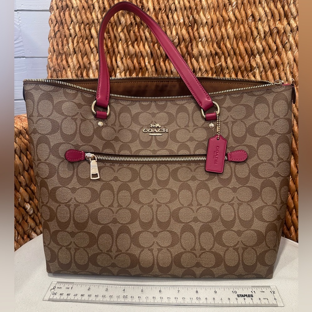 Coach Gallery tote - Signature canvas - beautiful condition!